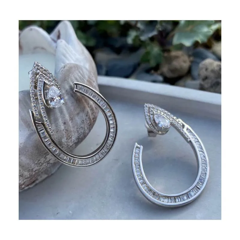 گوشواره نقره زنانه طرح اشکی نگین دار R-612 گوشواره نقره زنانه طرح اشکی نگین دار R-612