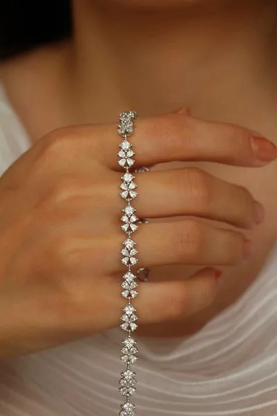 دستبندنقره جواهری گل زنانه R403