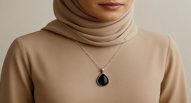 راهنمای ست کردن سرویس نقره با لباس و استایل ست کردن زیورآلات نقره با لباس